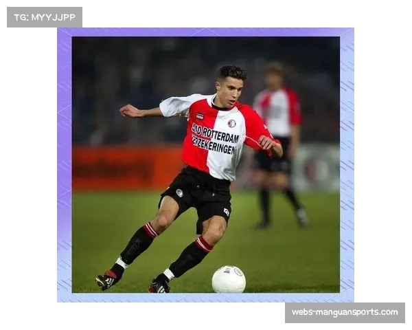 范佩西多线作战遭遇帅位危机 欧联杯溃败影响联赛争冠节奏